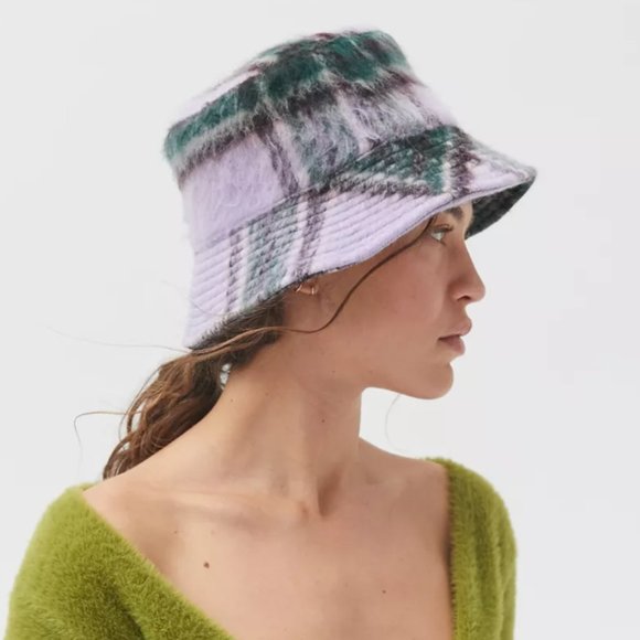 NWT UO Fuzzy Plaid 90s Bucket Hat, Lavender
